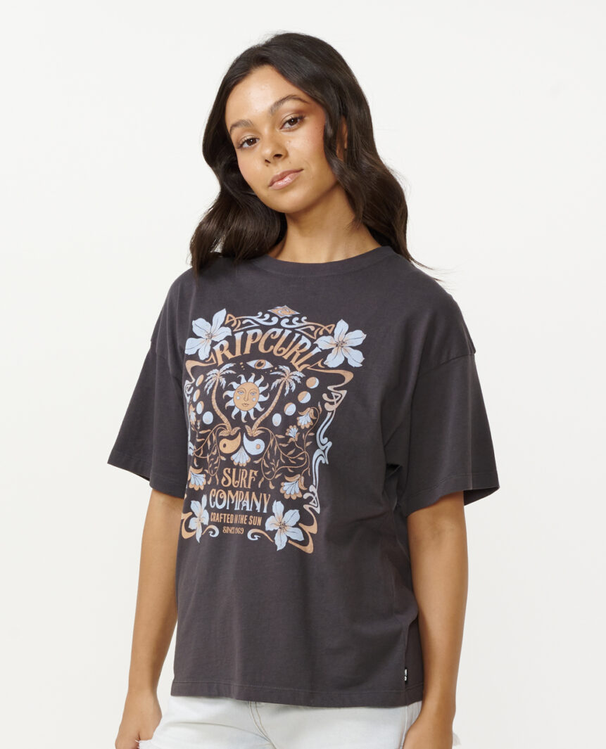 UTOPIAN DREAMS HERITAGE TEE UTOPIAN DREAMS HERITAGE TEE