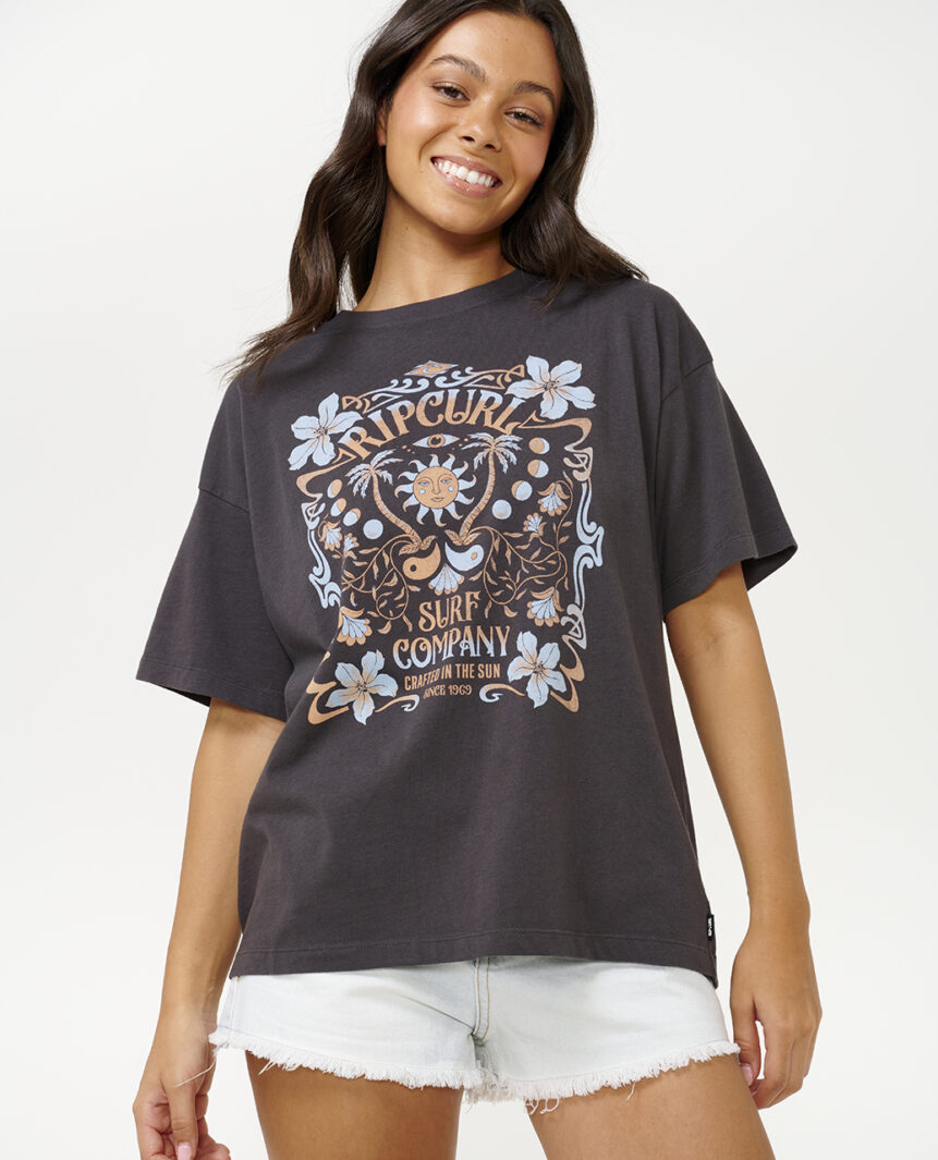 UTOPIAN DREAMS HERITAGE TEE UTOPIAN DREAMS HERITAGE TEE