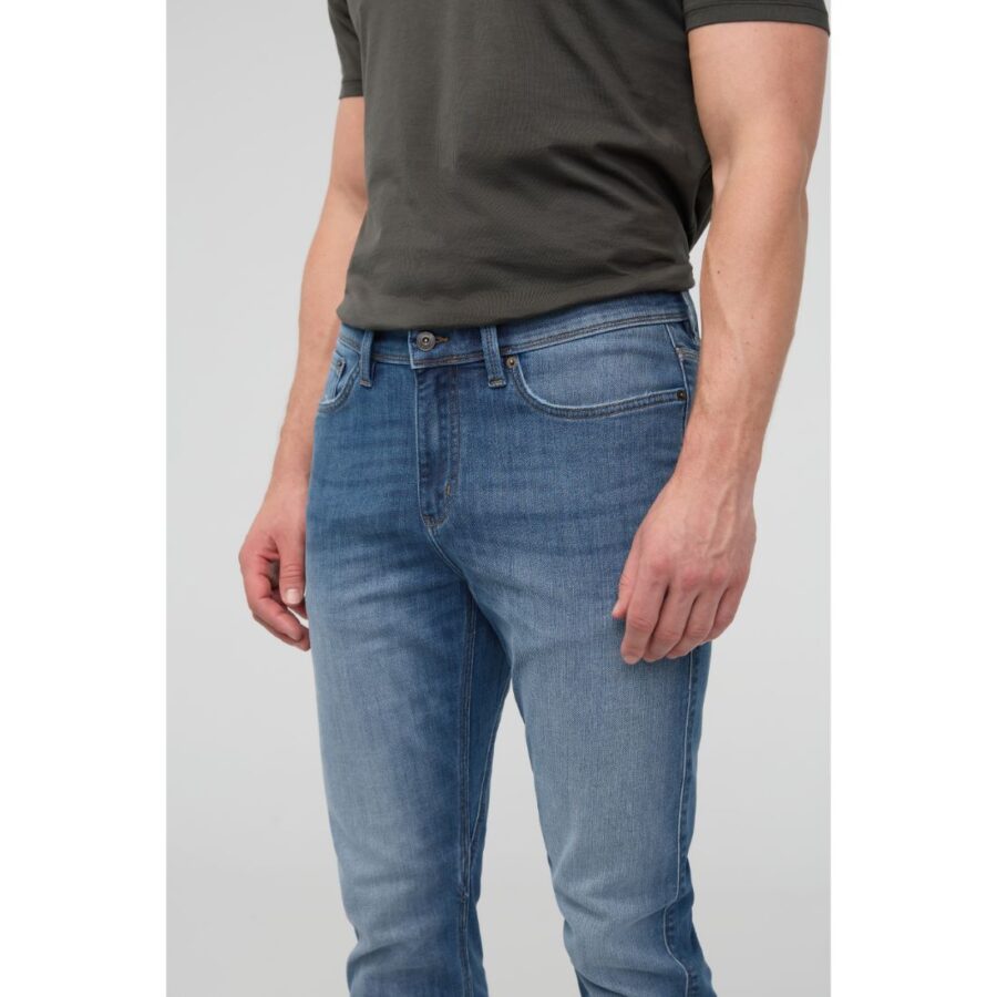PERFORMANCE SLIM STRAIGHT PERFORMANCE SLIM STRAIGHT